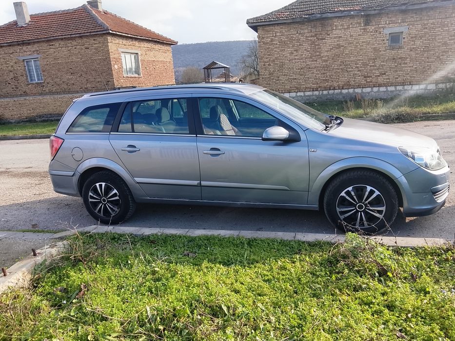 Продавам Опел Астра