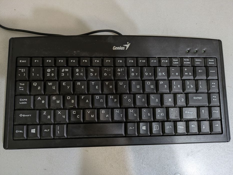 Проводная мини-клавиатура Genius LuxeMate 100.