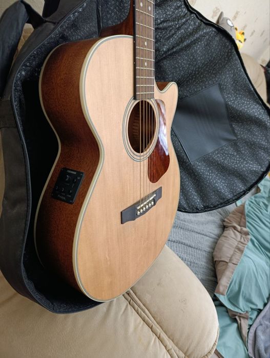 Продаётся Гитара  Корт!!!