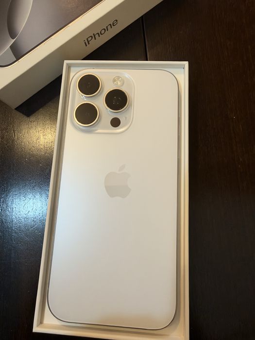 Iphone 16 pro- White titanium