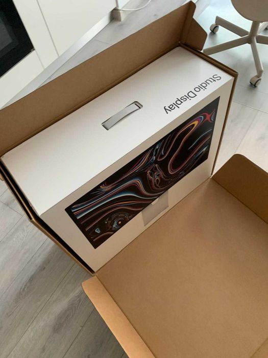 Monitor Apple Studio Display 27", 5K Retina, Thunderbolt (Stand Tilt and Height Adjustable)