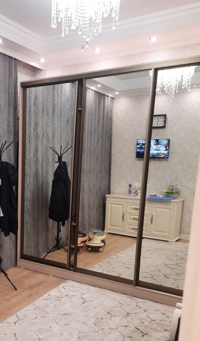 Срочно продамшкаф купе 4х дверный !