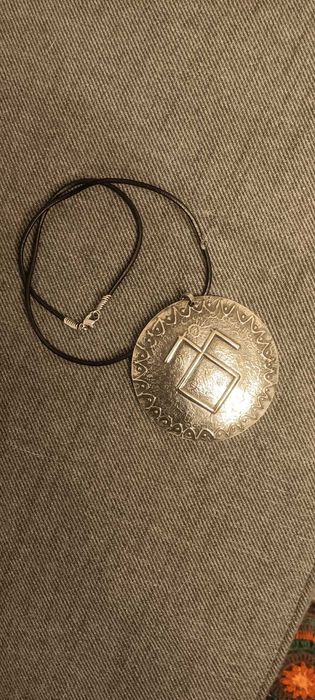 Медальони от мелхиор