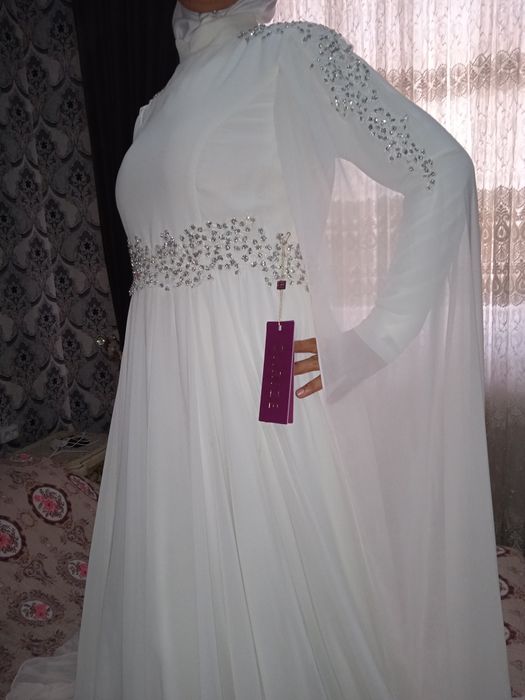 Вечерное белое платье