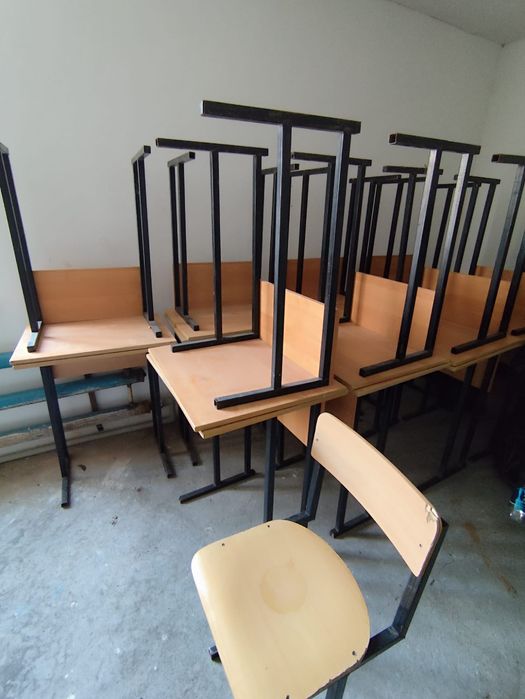 Продам Парты и стулья