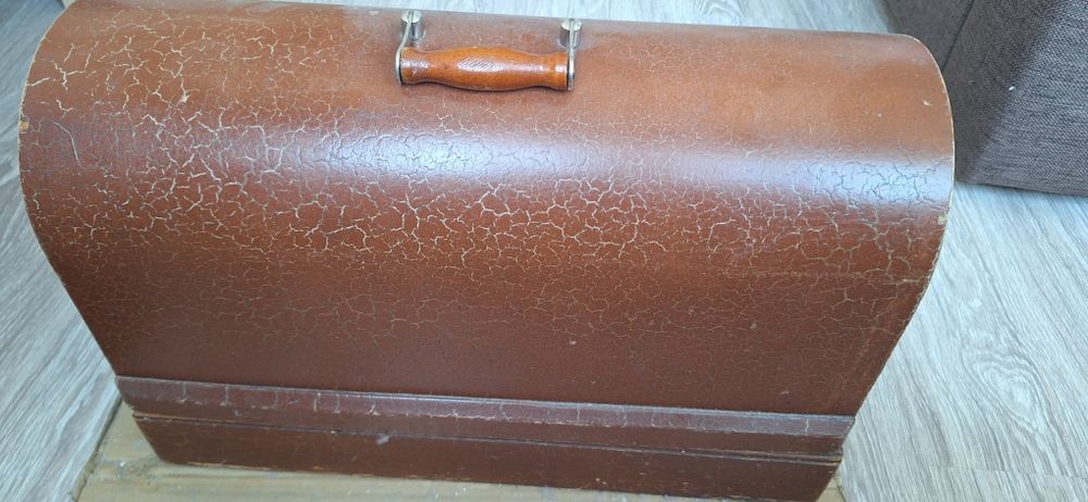 Швейная машинка продам