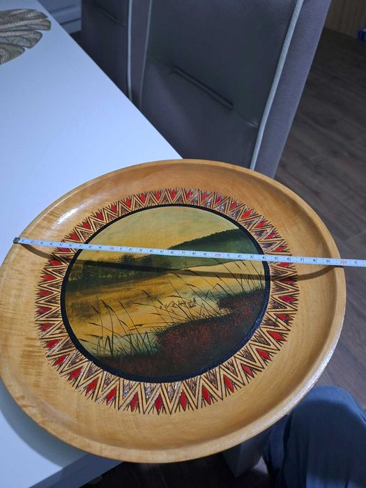 Farfurie decorativă din lemn masiv, pictată manual