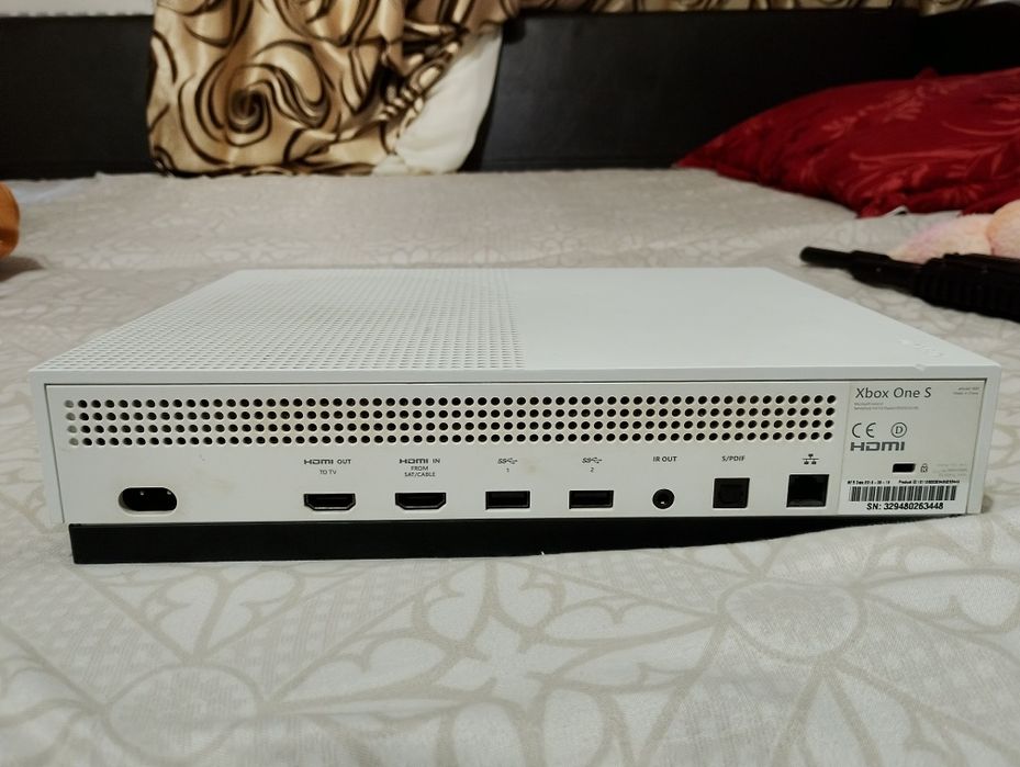Vând Xbox one 1 TB