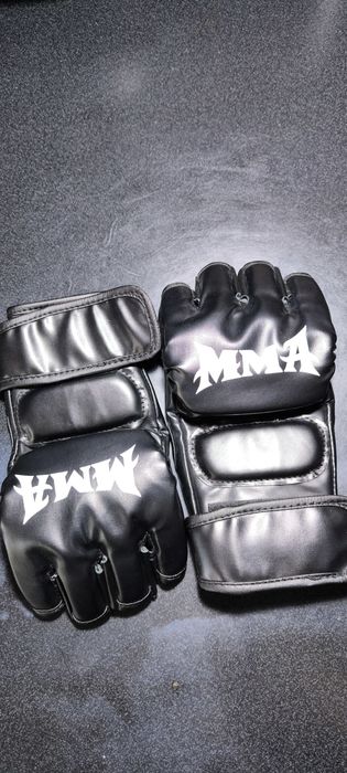 Боксерские перчатки