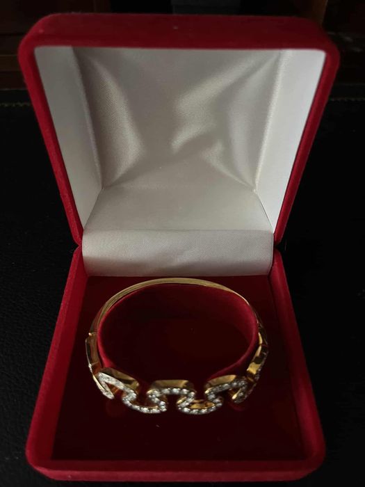 Твърда гривна “белезник” с камъни