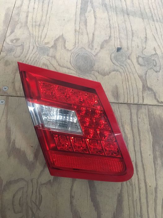 Ляв вътрешен стоп за Mercedes E-class. W212. 09-13. Седан