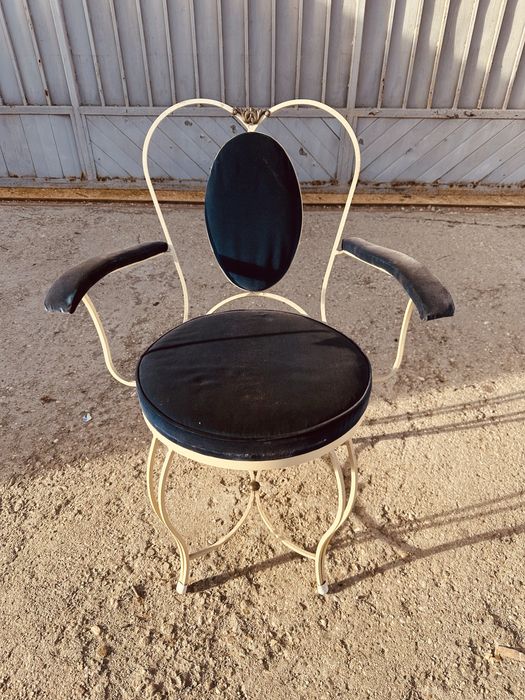 Декоративен стол с подлакътници – нео-рококо стил