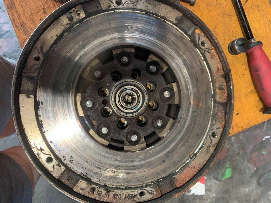 Комплект съединител и демпферен маховик Mercedes W203 2.2cdi 143кс