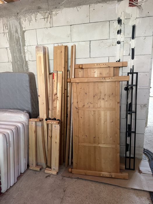 Mobilă import Austria           Paturi 90x200 saltele, masuta lemn masiv, chiuveta