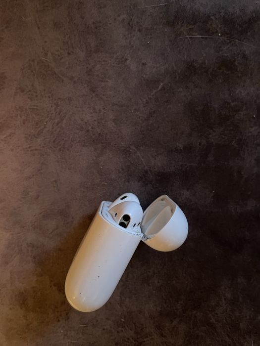 Продам наушники airpods