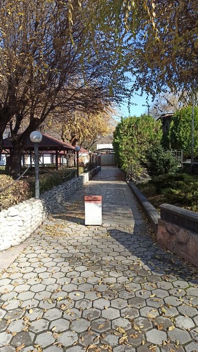 Продаётся участок в городе- 0,5 гектара