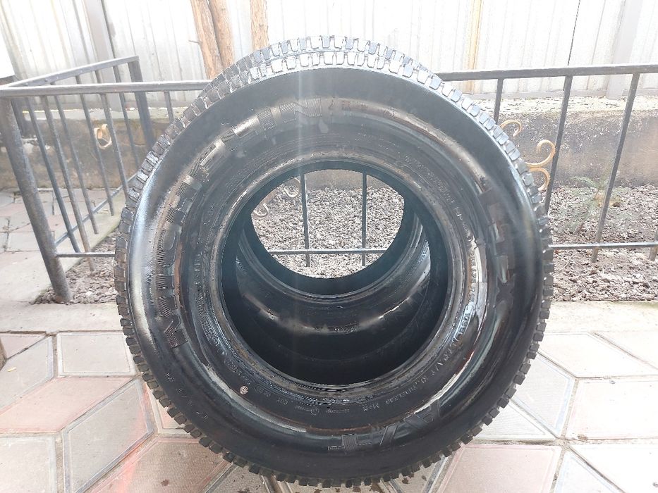 Автошины 235/75/15. Мишлен. 2 шт