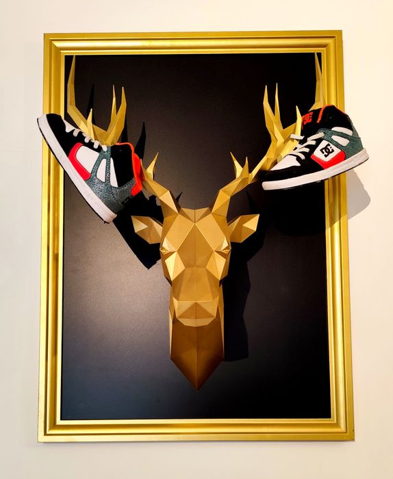 Уникална custom made, единствена по рода си композиция еленска глава