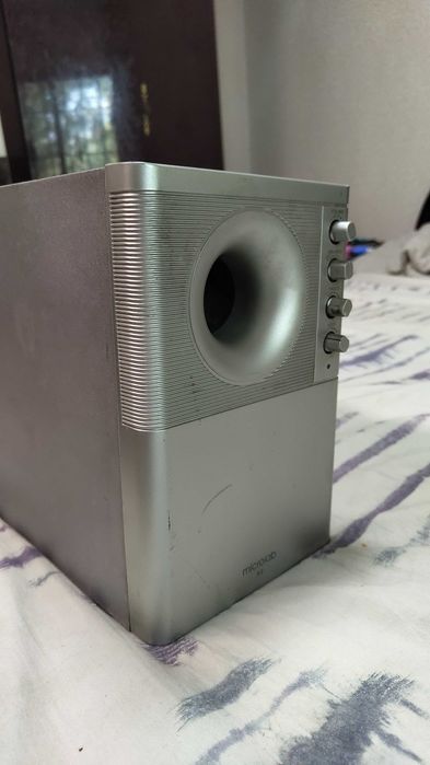 Встроенный усилитель сабвуфера Microlab X2