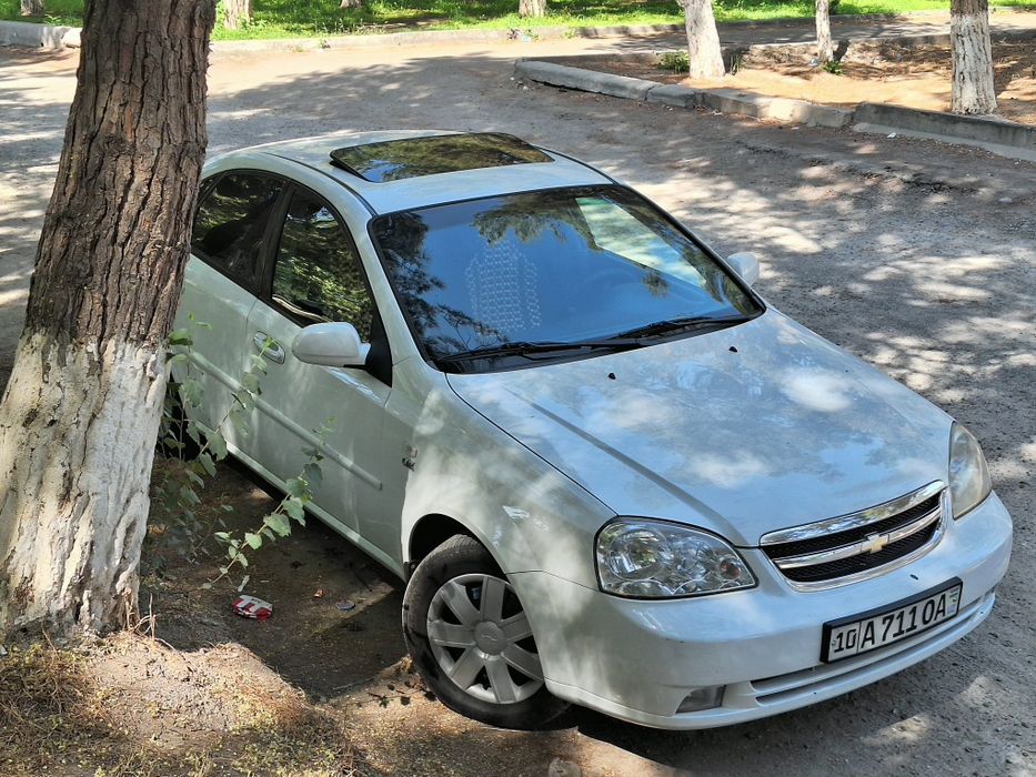 Ласетти 1.6 сотилади