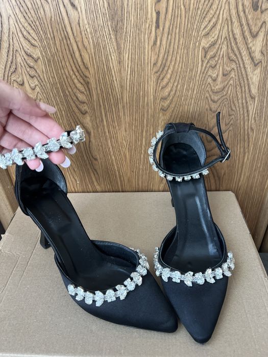 Vand tocuri cu pietre