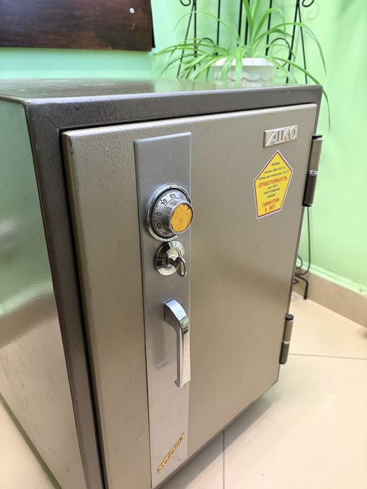 Продам сейф Aiko