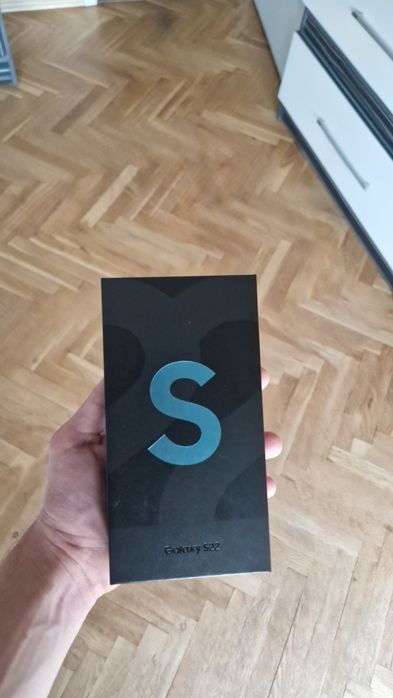 Продавам Samsung S22