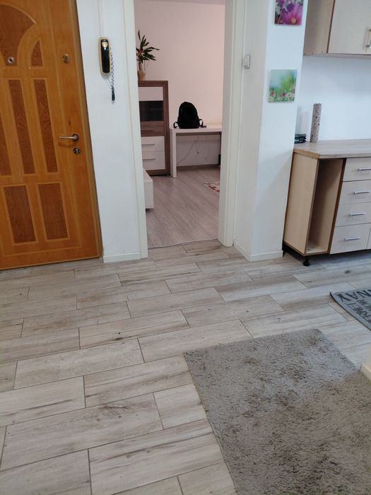 Proprietar vând ap.cu 2camere confort decomandat model mare