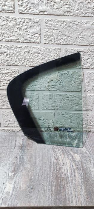 Продам форточку passat b6