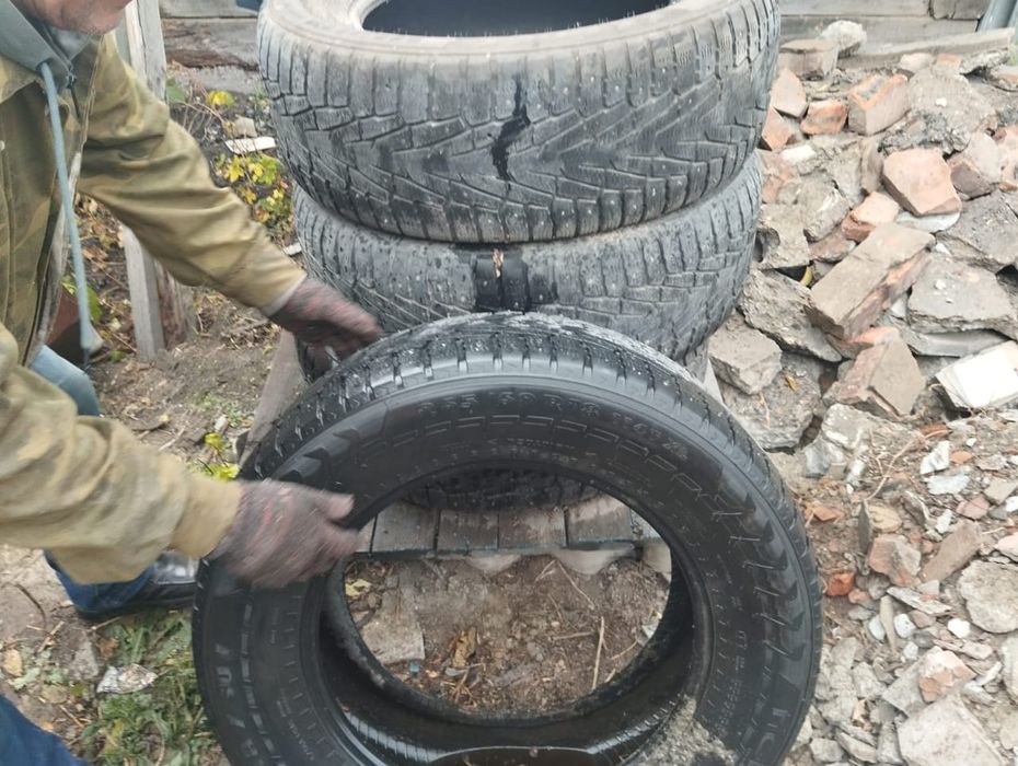 Продам зимние шины бу .