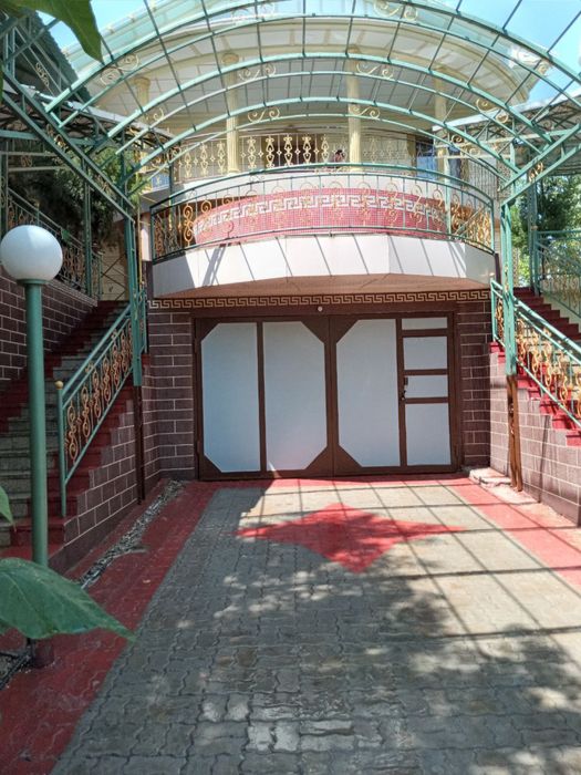 Продаётся дача в Чарваке с видом на угам. Недалеко от бочки