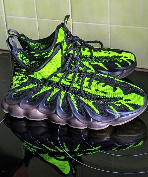 Кроссовки тяги-изи 39рр