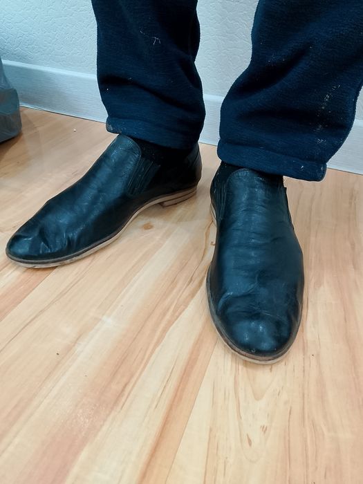 Аяқ киімдер сатылады