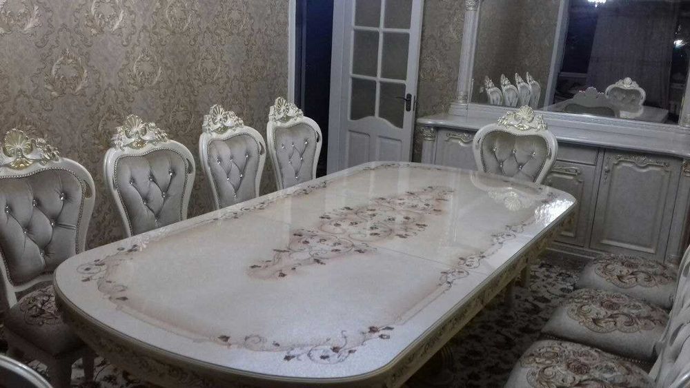 Продается стол со стульями