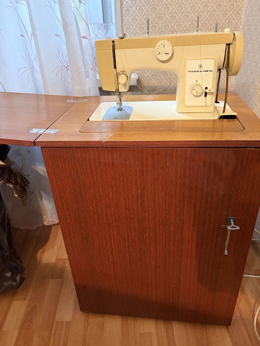 Продам швейную машинку
