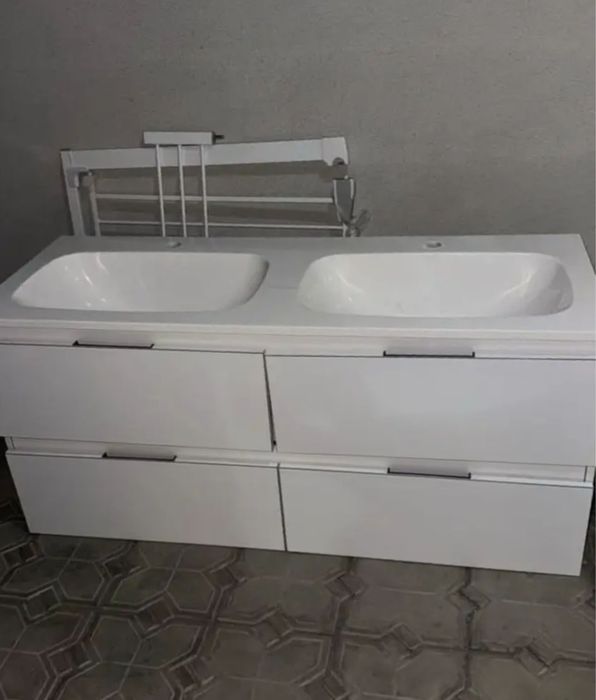 Раковина со шкафчиками