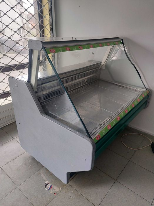 Продавам хоризонтална хладилна витрина