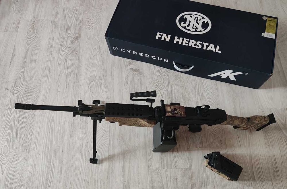 Replica airsoft A&K M249 MK2 SAW mitraliera+ Upgrade.