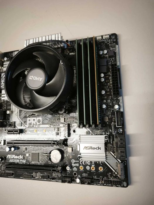 Asrock AB350 PRO4 / AM4 + Ryzen 3600 6-Core 3.6 GHz + 32GB DDR4 рам