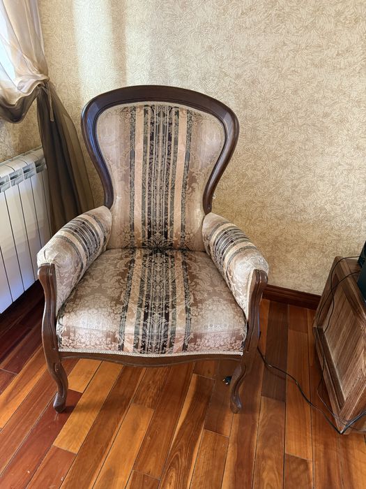 Продам кресло и диванчик