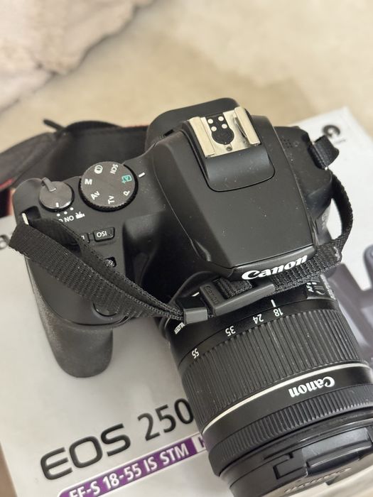 Canon eos 250d EF-S 18-55 IS kit