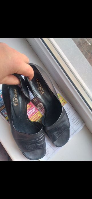 Продам кожаные босоножки 41р