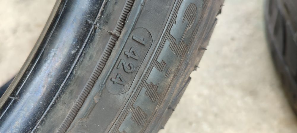 Продавам гуми 225/40/18 Дот 24година