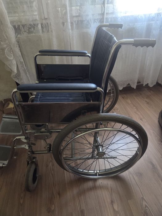 Fotoliu Rulant Pliabil Standard, Cadru din Oțel Cromat și Tapițerie din Piele Ecologică