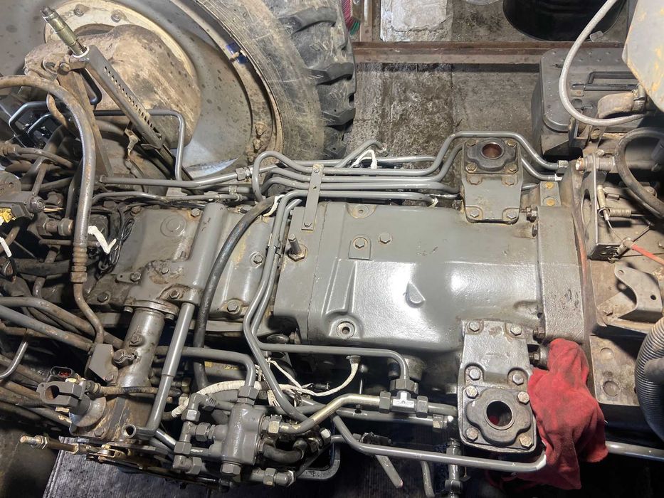 Reparatii tractoare , cutii viteze , motoare si instalatii hidraulice