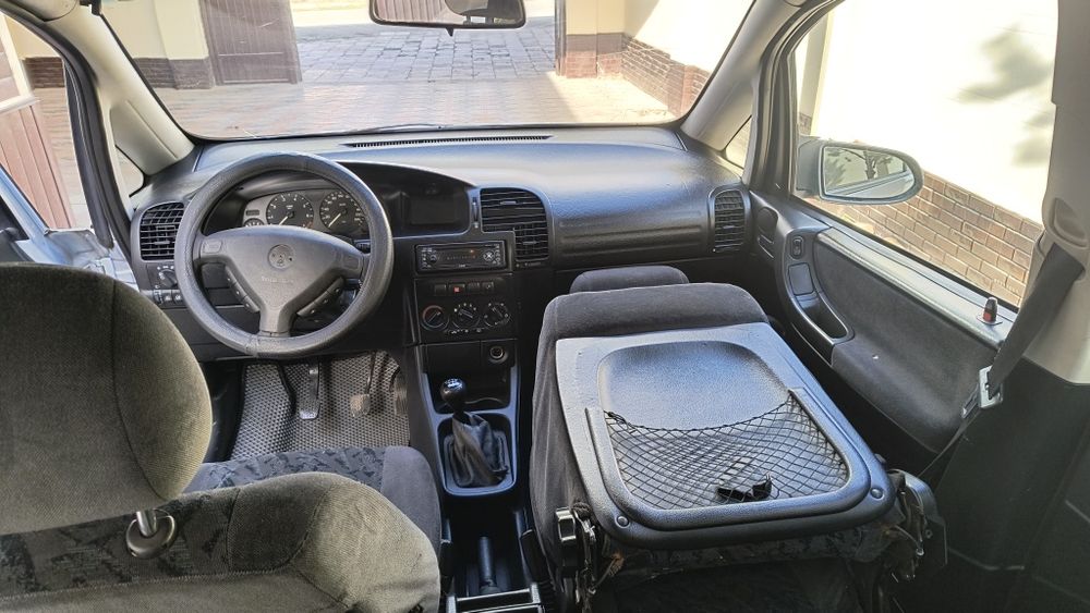 Опель Зафира 2000 год