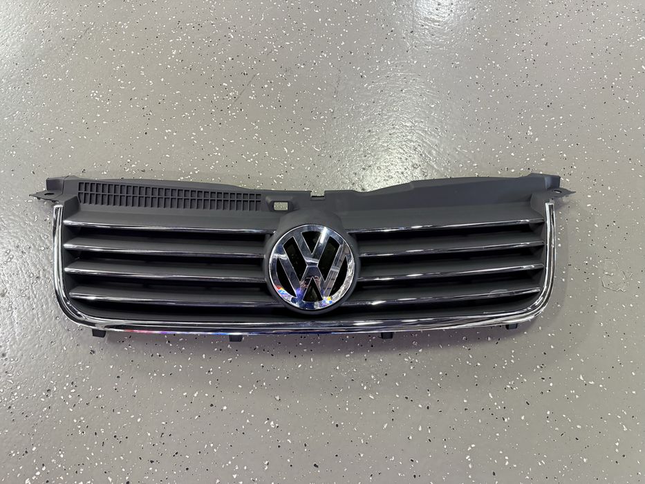 Решетка радиатора Volkswagen Passat B5 + (00-05гг.)