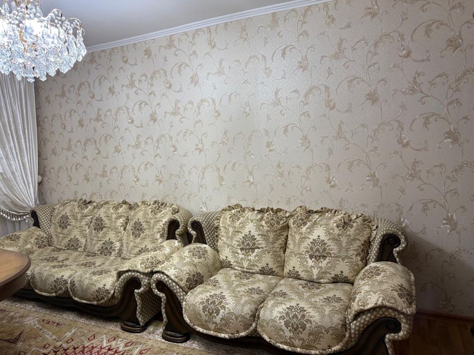 Продается диван для гостиной