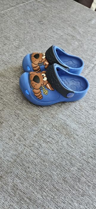 Slapi crocs scooby c7