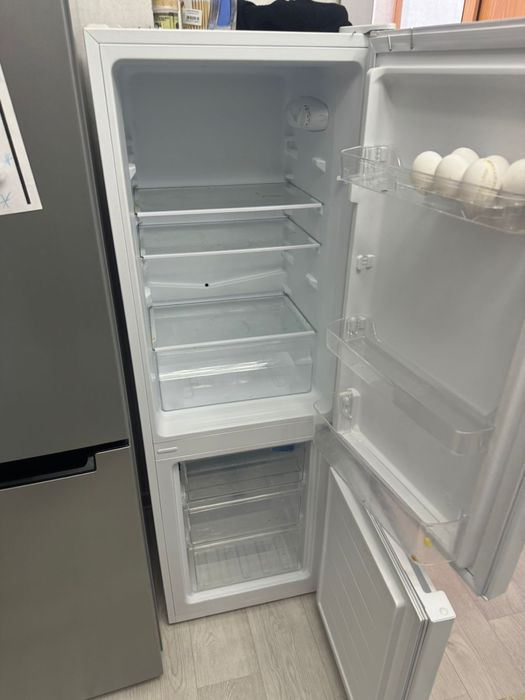 Продам холодильник .